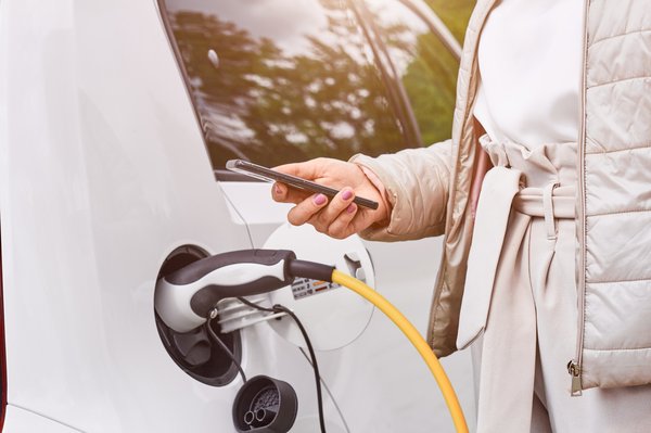 Location véhicule électrique : avantages et solutions à découvrir